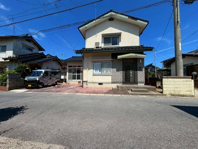 米子市富益町中古戸建の駐車場|3台程度駐車可能です。(車種制限有)
陽当たり良好です〇