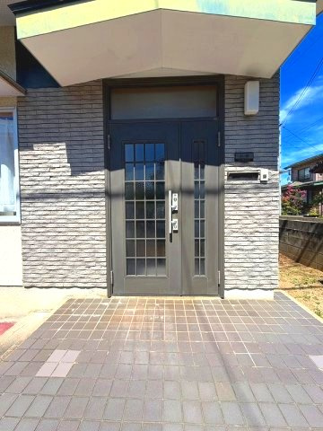 米子市富益町中古戸建の玄関