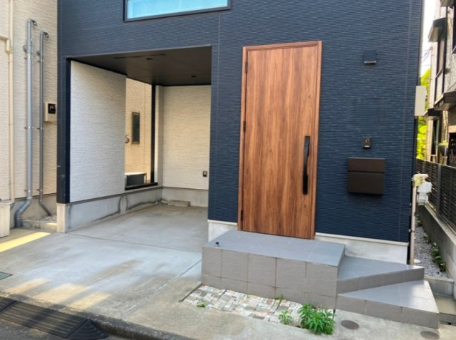 今井西町戸建のエントランス
