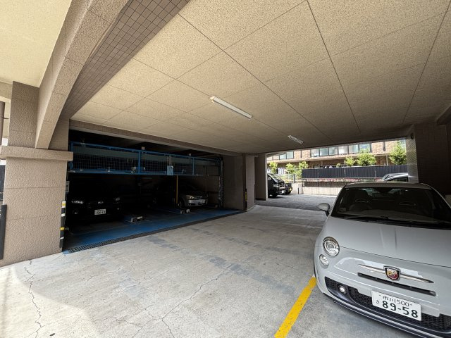 【駐車場】