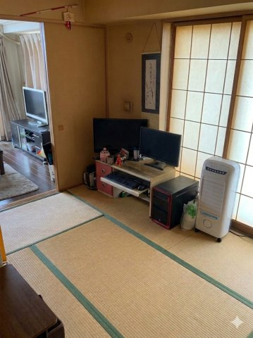 アンビシャス相模原の洋室|スタイリッシュなリフォームプランがあります。
※室内写真はAIによる家具消去加工あり