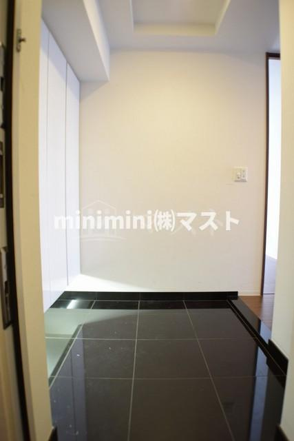大阪市浪速区稲荷２丁目の賃貸マンションの玄関