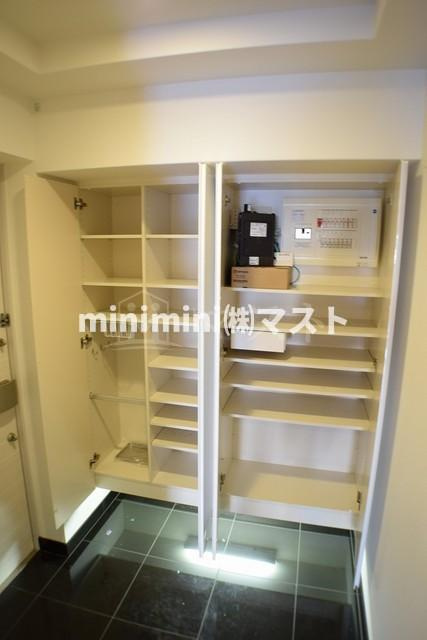 大阪市浪速区稲荷２丁目の賃貸マンションの収納