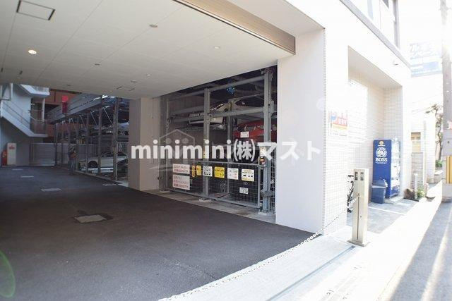 大阪市浪速区稲荷２丁目の賃貸マンションの駐車場