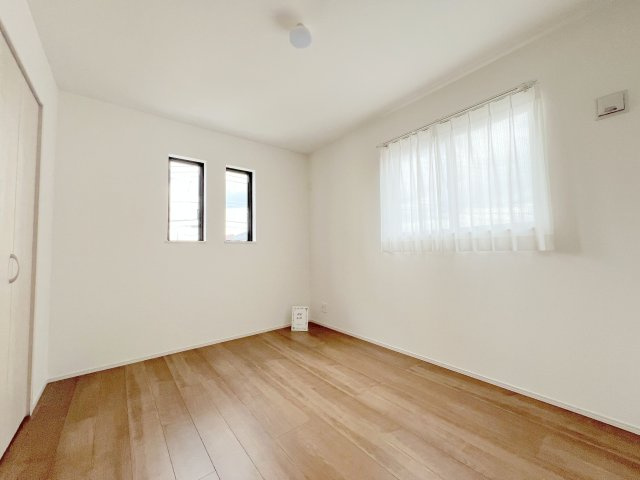 羽村市川崎2丁目　新築戸建全1棟の洋室|【洋室3】南東角部屋！日当り、通風良好の6.0帖の居室