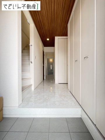 【玄関】 | Livele Garden.S久喜市吉羽第5　新築住宅 | ≪2号棟≫
現地(2026年7月撮影)
