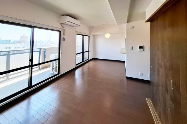 少女の赤い帽子み・な・と泉佐野の居間・リビング|LDK