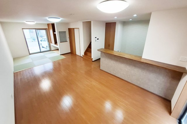 堺市中区土塔町の居間・リビング|LDK：フロアタイルを上貼り・クロスを貼替えるなどリフォーム済み。