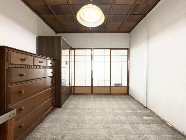 平野区加美北1丁目の寝室|採光もしっかり確保された明るい空間。日中は自然光が入り、心地よく過ごせます。