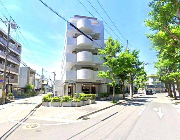 ライオンズマンション甲子園口二見町の外観|通勤にも外出にもアクセス良好。家族でおでかけすることも増えそうですね。