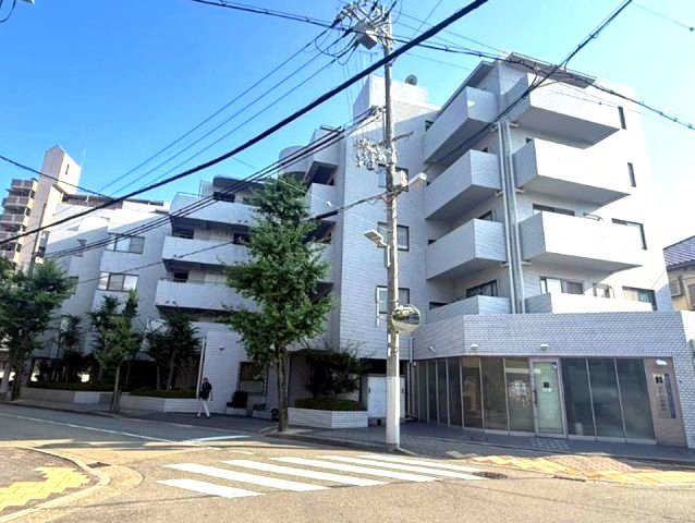 ライオンズマンション甲子園口二見町の外観|通勤にも外出にもアクセス良好。家族でおでかけすることも増えそうですね
