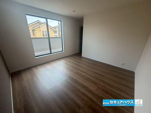 【完成】知多市日長台　全1棟の洋室|【２Ｆ洋室8.7帖】
◆お子様のお部屋や主寝室、来客時の宿泊室、趣味のお部屋としてもご利用いただけます♪　　　　　　　　　　　　　　　　　　　　　　　　　　　　　　　　　　　　　　　　　　　　　　　　