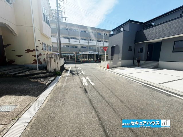 【完成】知多市日長台　全1棟の前面道路含む現地写真|事前予約にて現地ご見学いただけます！お気軽にお問い合わせください♪
■株式会社　セキュアハウス■
住宅ローンに強く、知識、経験豊富なスタッフ在籍
お客様に寄り添い、ご成約後もサポート致します