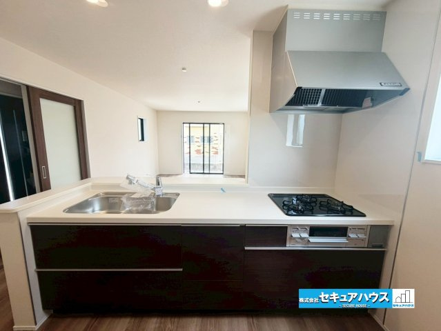 【完成】知多市日長台　全1棟のキッチン|【キッチン】
◆同時にたくさんの料理が調理できる。「焼く・蒸す・煮る」の工程を同時進行で進めることができるので、料理を素早く作ることができます。育児でバタバタ忙しいママに嬉しい♪　　　　　　　　　　　