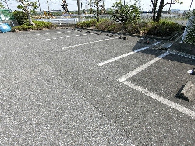 エスポアソールＢの駐車場