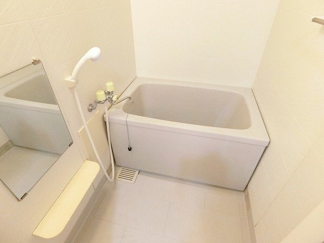エスポアソールＢの浴室