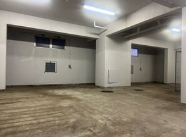 横浜市南区新川町５丁目の倉庫