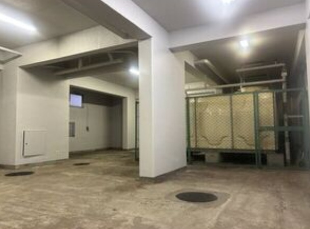 横浜市南区新川町５丁目の倉庫の内装