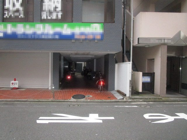 横浜市南区新川町５丁目の倉庫の外観