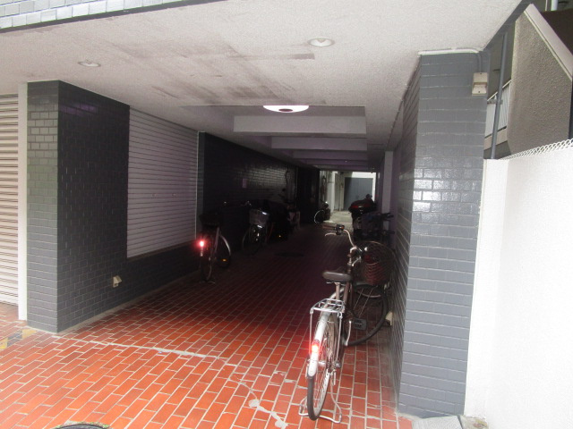 横浜市南区新川町５丁目の倉庫の外観