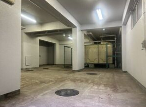 横浜市南区新川町５丁目の倉庫の内装