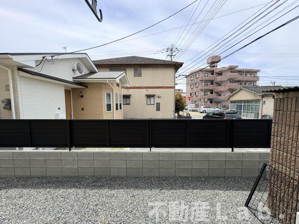 ファミーユ島町　Ｂ棟の庭