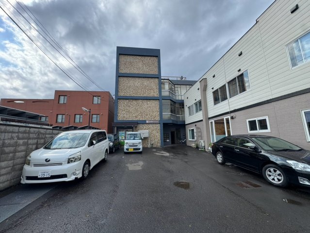 札幌市　一棟　外壁塗装　屋上防水2026年実施の駐車場