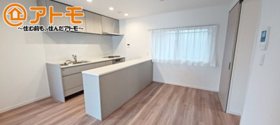 【居間・リビング】 | ルプランドル三島　中古マンション | ※全く同じ間取りのお部屋ですが、少し建具・フローリングの色合いが違います