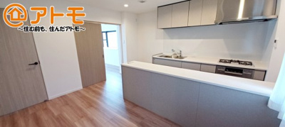 【キッチン】 | ルプランドル三島　中古マンション | ☆本日ご内覧頂けます☆資料請求・内覧・ローン相談などお気軽にお問合せください♪
※全く同じ間取りのお部屋ですが、少し建具・フローリングの色合いが違います