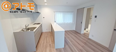【居間・リビング】 | ルプランドル三島　中古マンション | ※全く同じ間取りのお部屋ですが、少し建具・フローリングの色合いが違います