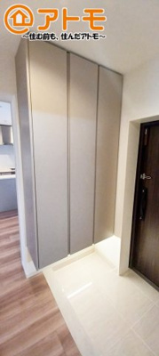 【玄関】 | ルプランドル三島　中古マンション | ※全く同じ間取りのお部屋ですが、少し建具・フローリングの色合いが違います