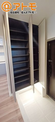 【玄関】 | ルプランドル三島　中古マンション | ※全く同じ間取りのお部屋ですが、少し建具・フローリングの色合いが違います