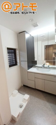 【独立洗面台】 | ルプランドル三島　中古マンション | ※全く同じ間取りのお部屋ですが、少し建具・フローリングの色合いが違います