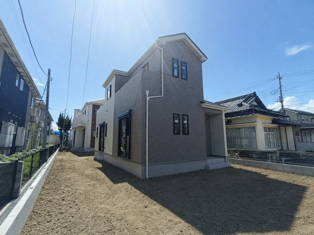 八潮市　鶴ケ曽根　新築戸建　全3棟の前面道路含む現地写真|前面道路含む現地写真です