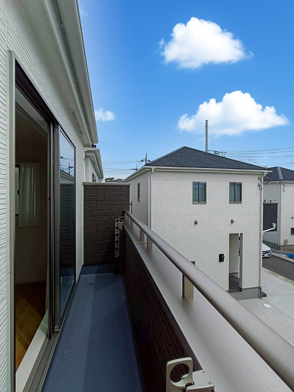 八潮市　鶴ケ曽根　新築戸建　全3棟のバルコニー|施工例です
