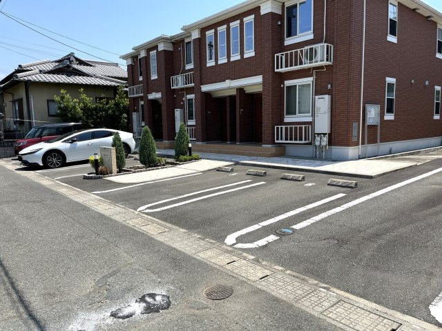 ラグランジュの駐車場