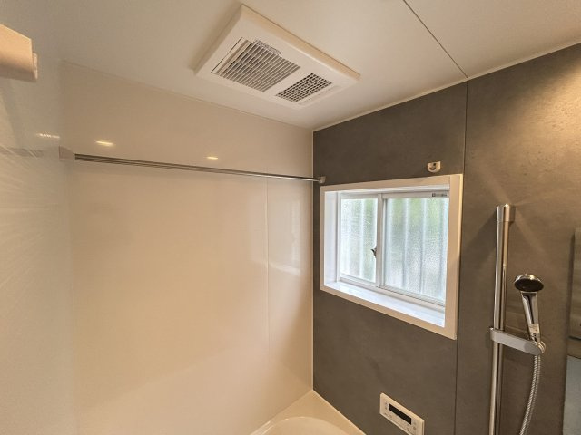【浴室】 | 五月ケ丘中古戸建 | 落ち着いた空間のお風呂です