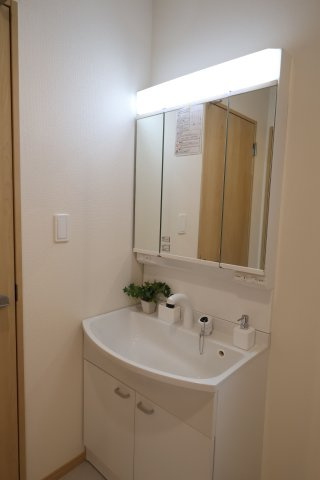 《仲介手数料無料》越谷市大字下間久里899-1新築一戸建てハートフルタウンの独立洗面台