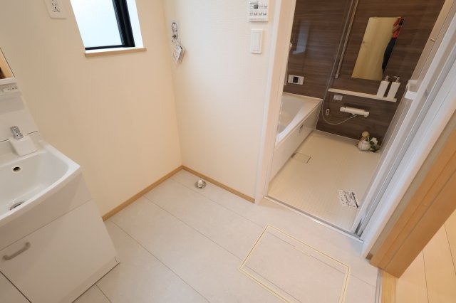 《仲介手数料無料》越谷市大字下間久里899-1新築一戸建てハートフルタウンのランドリースペース