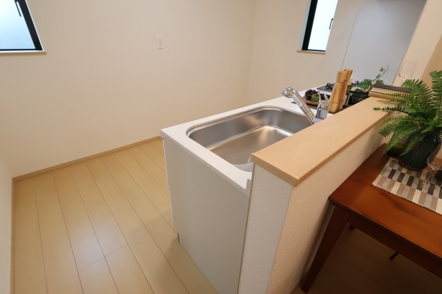《仲介手数料無料》越谷市大字下間久里899-1新築一戸建てハートフルタウンのキッチン