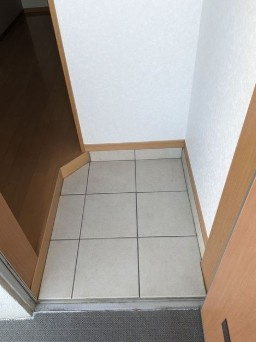 春栄コーポの玄関