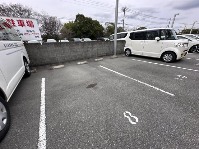姫路市三左衛門堀西の町の賃貸マンションの駐車場