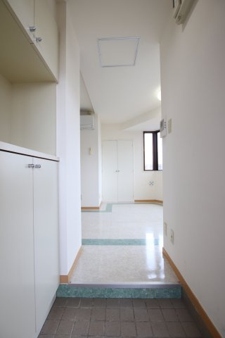 グランフォークスⅠ鷹翔の玄関