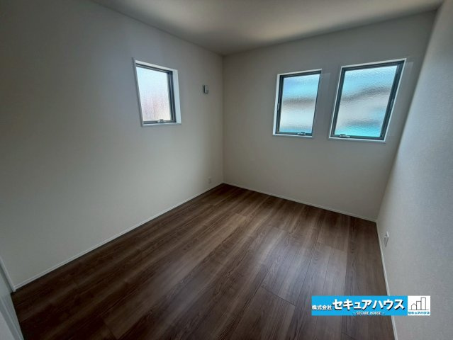 【完成】知多市日長台　全1棟の洋室|【洋室】
◆家族一人ひとりの大切なプライベート空間。趣味に合わせて使って頂けるようシンプルに仕上げてあります。暮らし心地を大きく左右する収納を、適材適所に配置し使い勝手を考慮しました。　