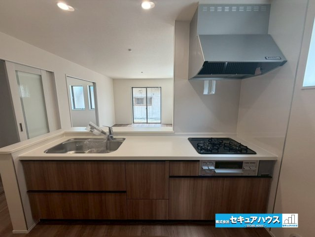【完成】知多市日長台　全1棟のキッチン|【キッチン】
◆同時にたくさんの料理が調理できる。「焼く・蒸す・煮る」の工程を同時進行で進めることができるので、料理を素早く作ることができます。育児でバタバタ忙しいママに嬉しい♪