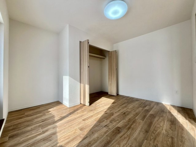 拓北7条5丁目 戸建の洋室|１階 ６．５帖洋室：クローゼット新設
