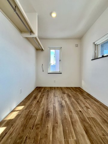 拓北7条5丁目 戸建の洋室|２階 ７．３帖洋室：ウォークインクローゼット（約３．７帖）