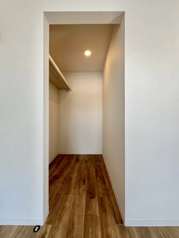 拓北7条5丁目 戸建の収納|２階 ６帖洋室クローゼット