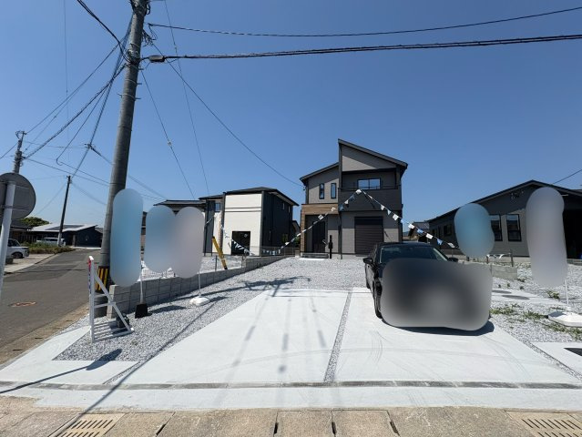 田川市伊田11期　新築戸建ての前面道路含む現地写真|駐車場3~4台駐車可能♪