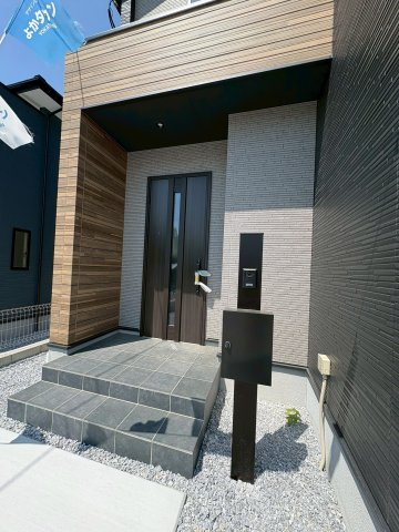 田川市伊田11期　新築戸建ての玄関|オシャレなデザインの玄関♪